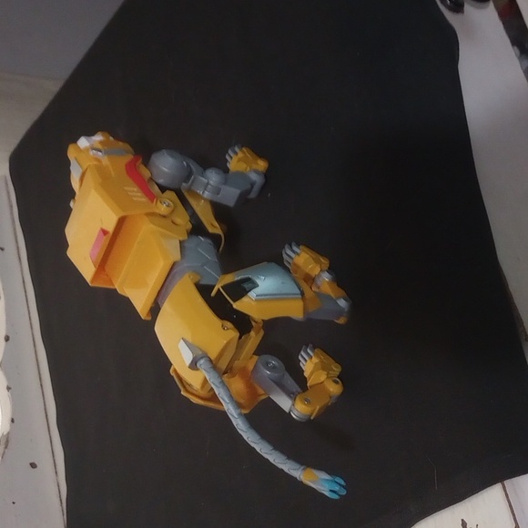 2017 VOLTRON Legendary Defender yellow Lion Action Figure Combiner - Picture 3 of 3